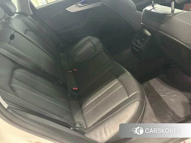Audi A4L 2021 Белый из Китая