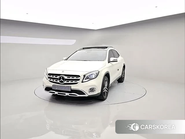 Mercedes-Benz GLA-Class X156 2019 Белый из Кореи