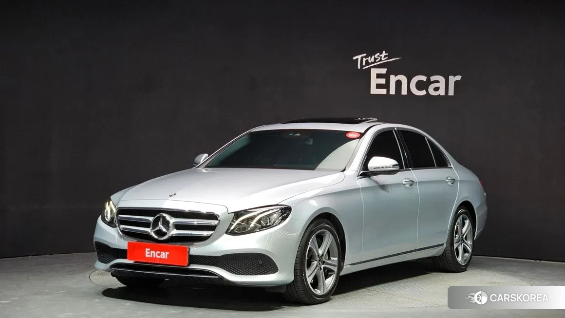 Mercedes-Benz E-Class W213 2019 Серебристо-серый из Кореи