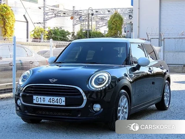 Mini Cooper 2018 Черный из Кореи