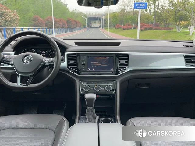 Volkswagen Tourang 2019 Черный из Китая