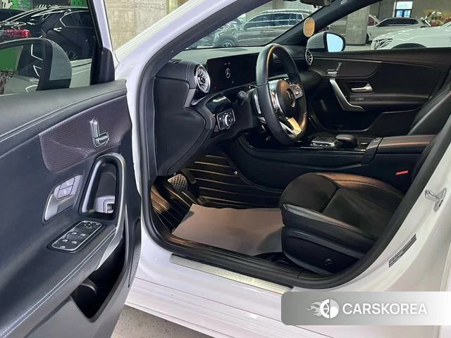 Mercedes-Benz Class A 2023 Белый из Китая