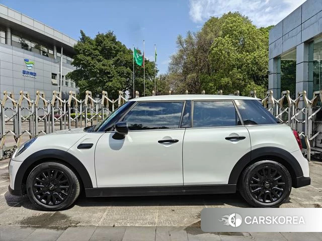 MINI Unknown 2023 Белый из Китая