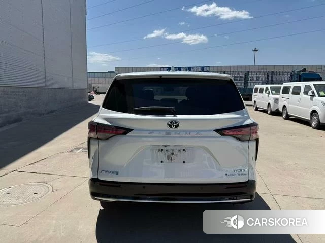 Toyota Saina 2024 Белый из Китая