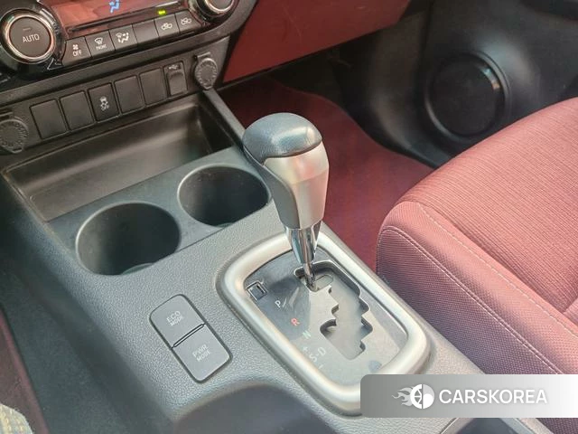 Toyota Hilux 2019 Белый из Китая