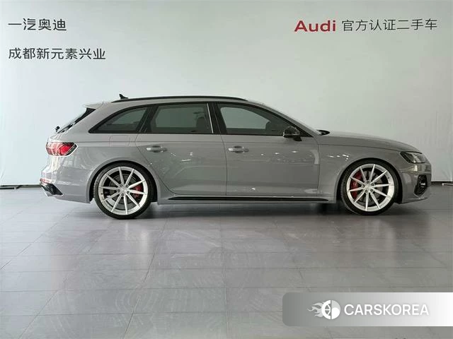 Audi RS 4 2023 Серебристо-серый из Китая
