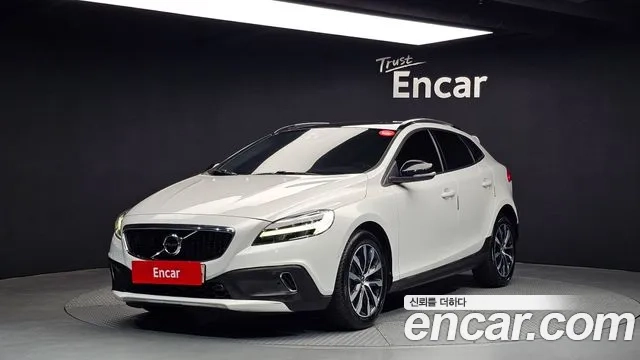 Volvo V40 Cross-Country 2019 Белый из Кореи