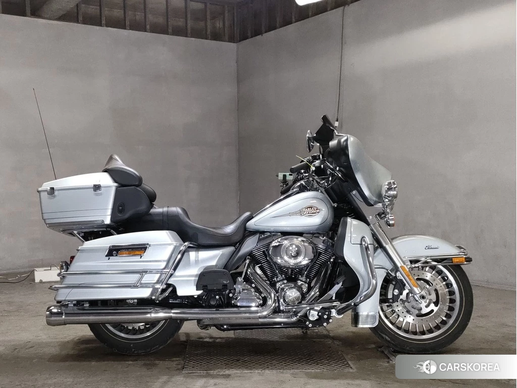 Проданный Harley-Davidson Electra Glide FLHTC1580 2011 из Японии, фото 2