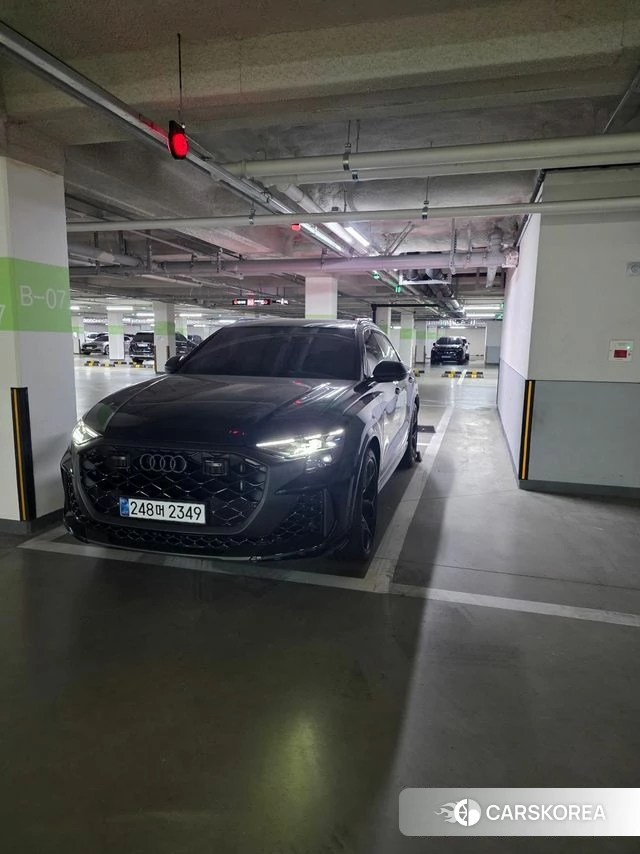 Audi RSQ8 (4M) 2025 Черный из Кореи