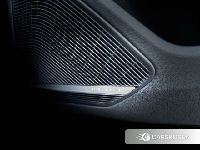 Audi S4 2021 Темно-серый из Китая
