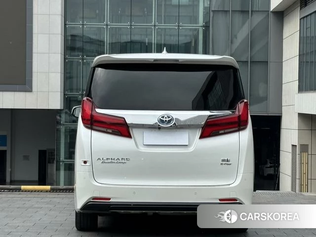 Toyota Elfa 2021 Белый из Китая