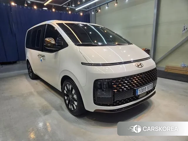 Hyundai Staria 2025 Белый из Кореи