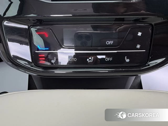 Audi Q6 2022 Темно-серый из Китая