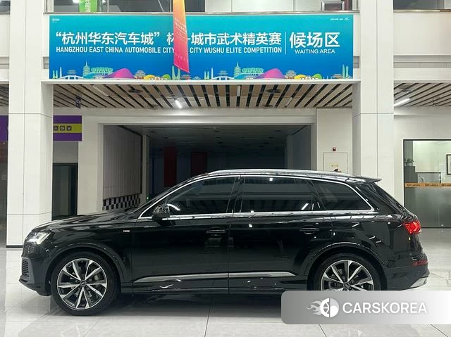 Audi Q7 2024 Черный из Китая