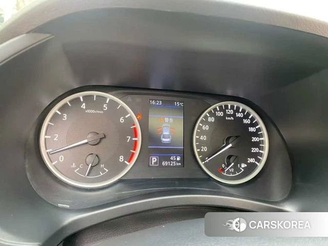 Nissan Xuan Yi 2021 Белый из Китая