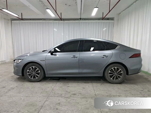 BYD Qin PLUS DM 2024 Темно-серый из Китая