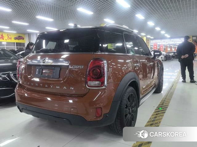 MINI COUNTRYMAN 2018 Оранжевый из Китая