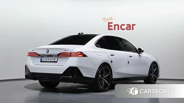 BMW 5 Series (G60) 2025 Белый из Кореи