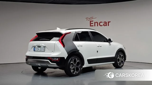 Kia Di Ol Nu Niro 2023 Белый из Кореи