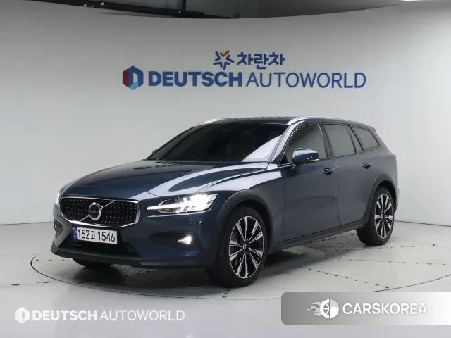 Volvo V60 Cross-Country 2nd Generation 2022 Синий из Кореи
