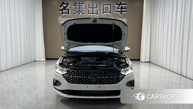 Volkswagen Lavida 2023 Белый из Китая