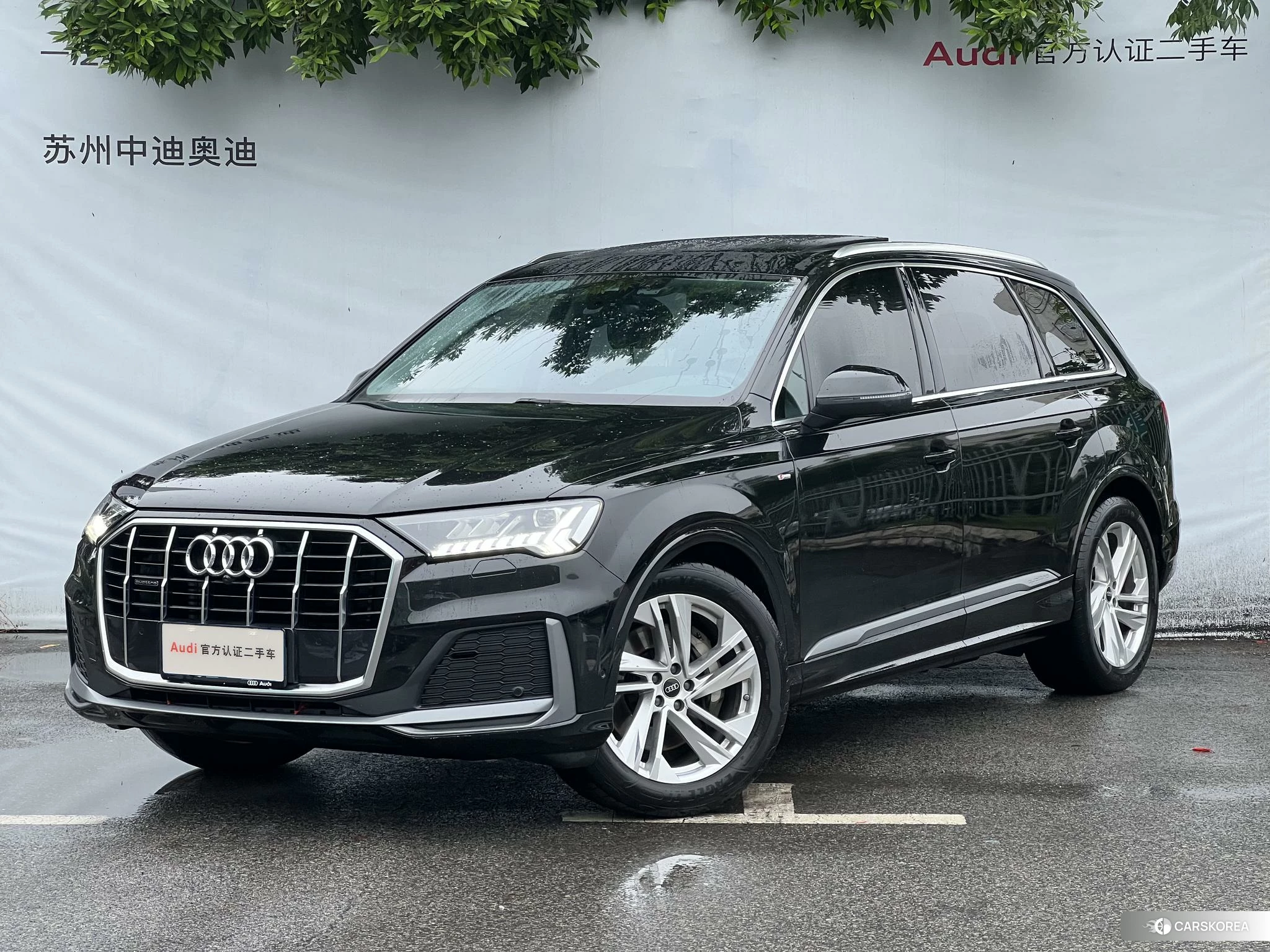 Audi Q7 2024 Черный из Китая