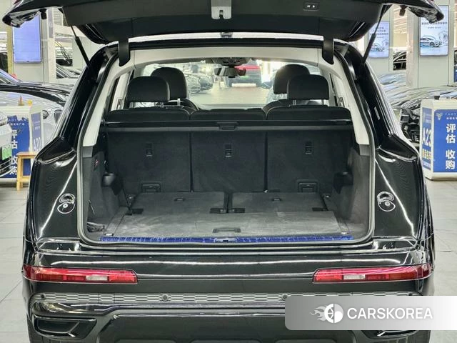 Audi Q7 2023 Черный из Китая