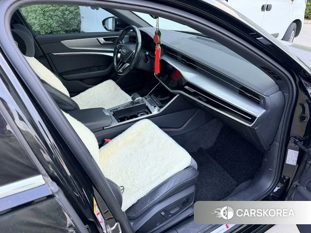 Audi A6L 2022 Черный из Китая