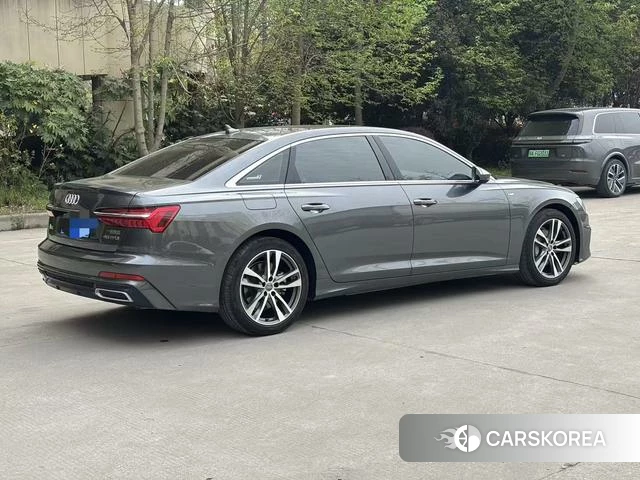 Audi A6L 2021 Темно-серый из Китая