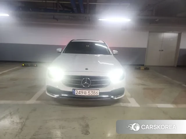 Mercedes-Benz E-Class W213 2021 Белый из Кореи