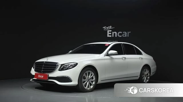 Mercedes-Benz E-Class W213 2018 Белый из Кореи