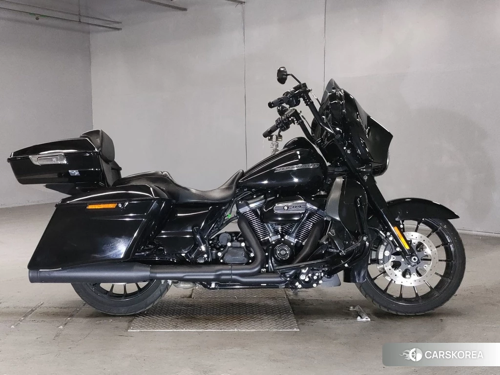 Проданный Harley-Davidson Street Glide FLHXS1870 2019 из Японии, фото 2