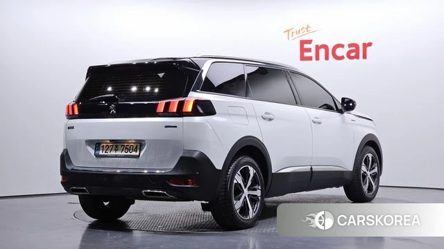 Peugeot 5008 second generation 2021 Белый из Кореи