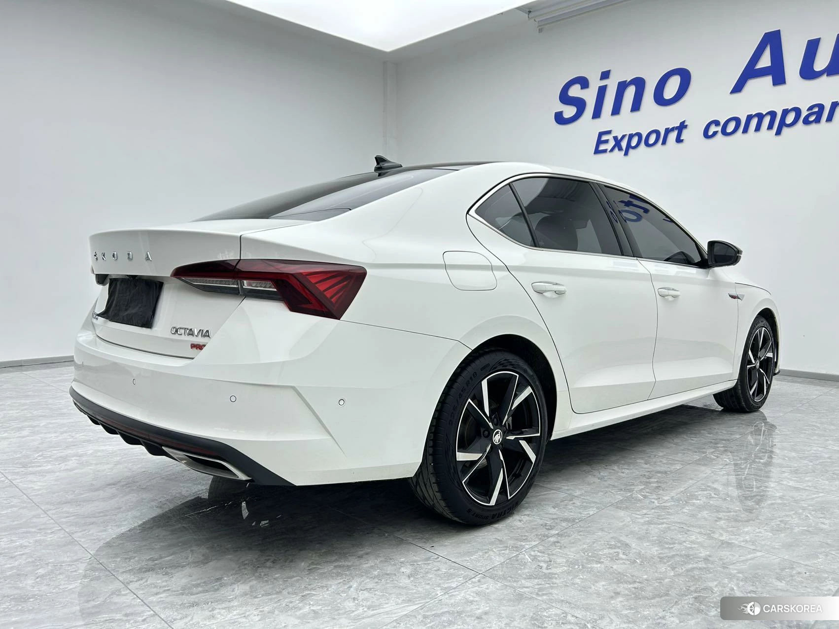 Skoda Octavia 2021 Белый из Китая