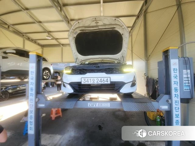 Kia K5 3rd generation 2022 Белый из Кореи