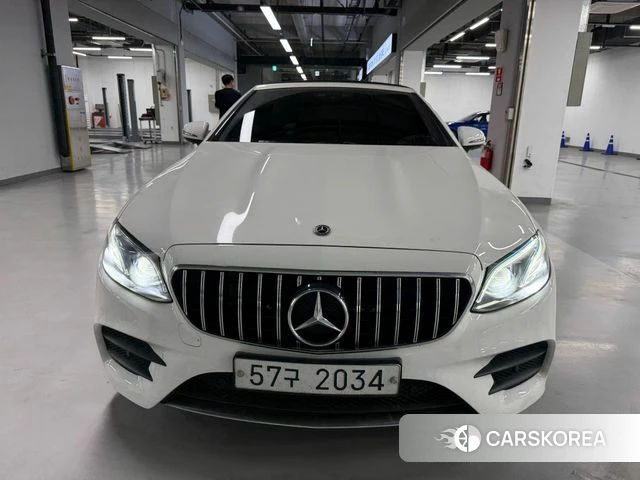 Mercedes-Benz E-Class W213 2018 Белый из Кореи