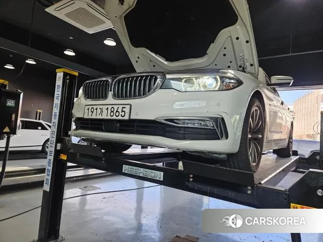 BMW 5 Series (G30) 2018 Белый из Кореи