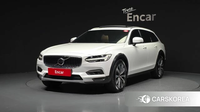 Volvo V90 Cross-Country 2021 Белый из Кореи