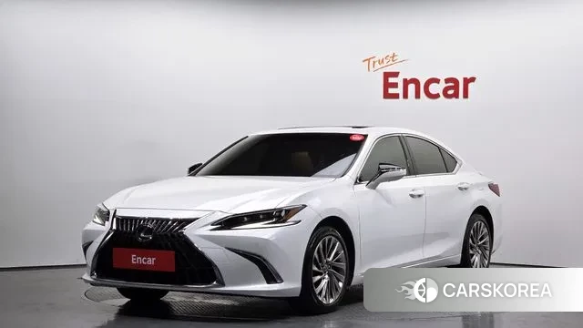 Lexus ES300h 7th generation 2023 Белый из Кореи