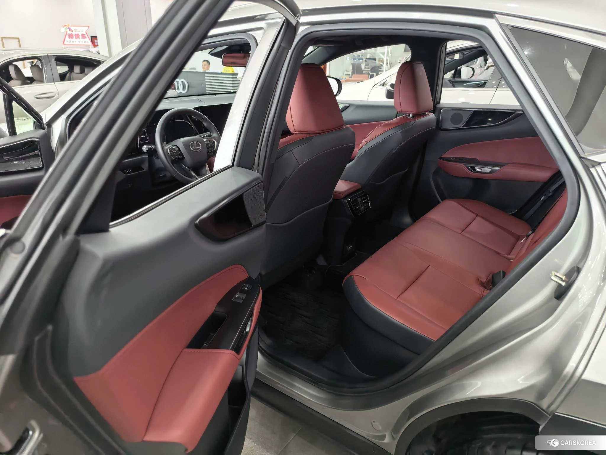 Lexus NX 2024 Серебристо-серый из Китая