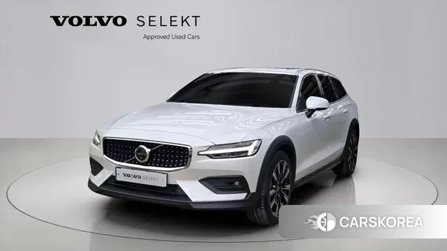 Volvo V60 Cross-Country 2nd Generation 2025 Белый из Кореи