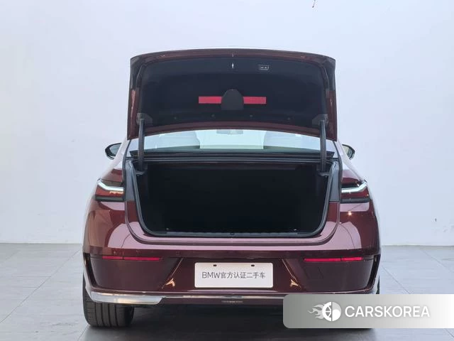 BMW 7 series 2023 Красный из Китая
