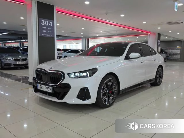 BMW 5 Series (G60) 2025 Белый из Кореи