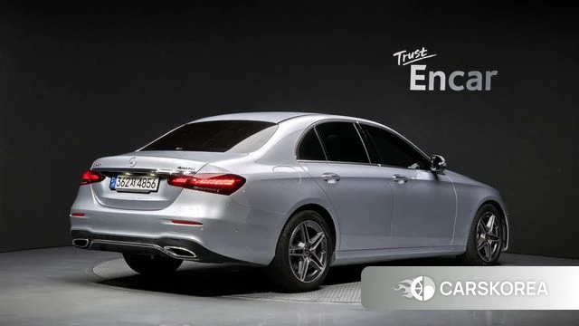 Mercedes-Benz E-Class W213 2023 Серебряный из Кореи