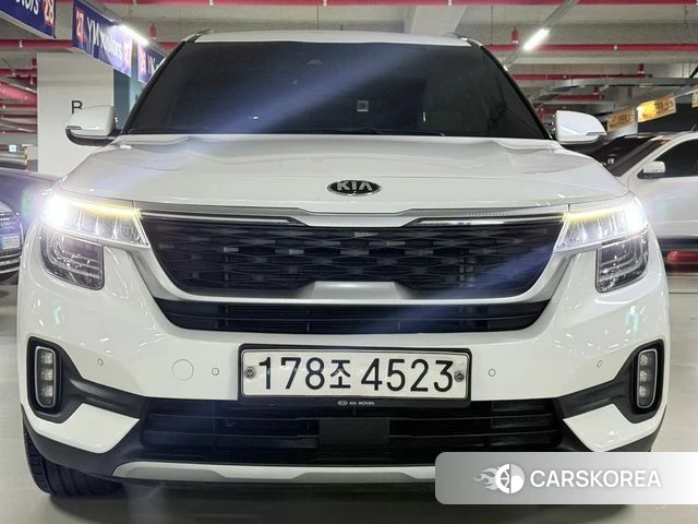 Kia Seltos 2020 Белый из Кореи