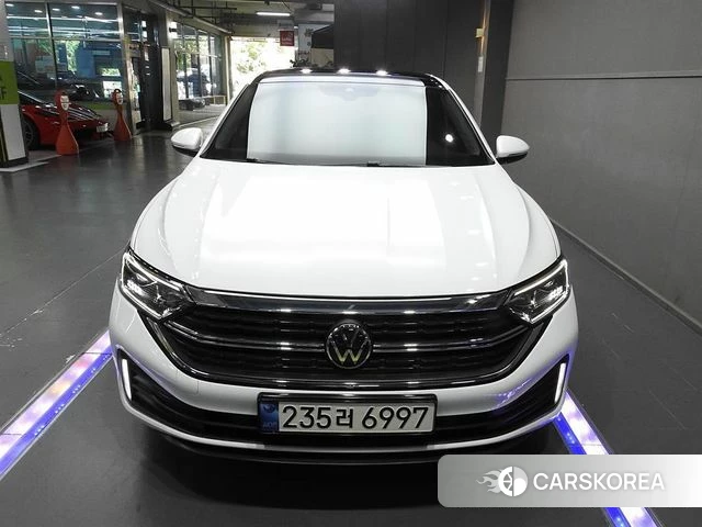 Volkswagen 7th Generation of Jetta 2023 Белый из Кореи