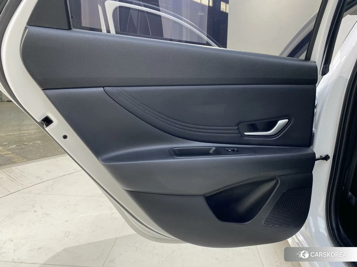 Hyundai Elantra 2022 Белый из Китая