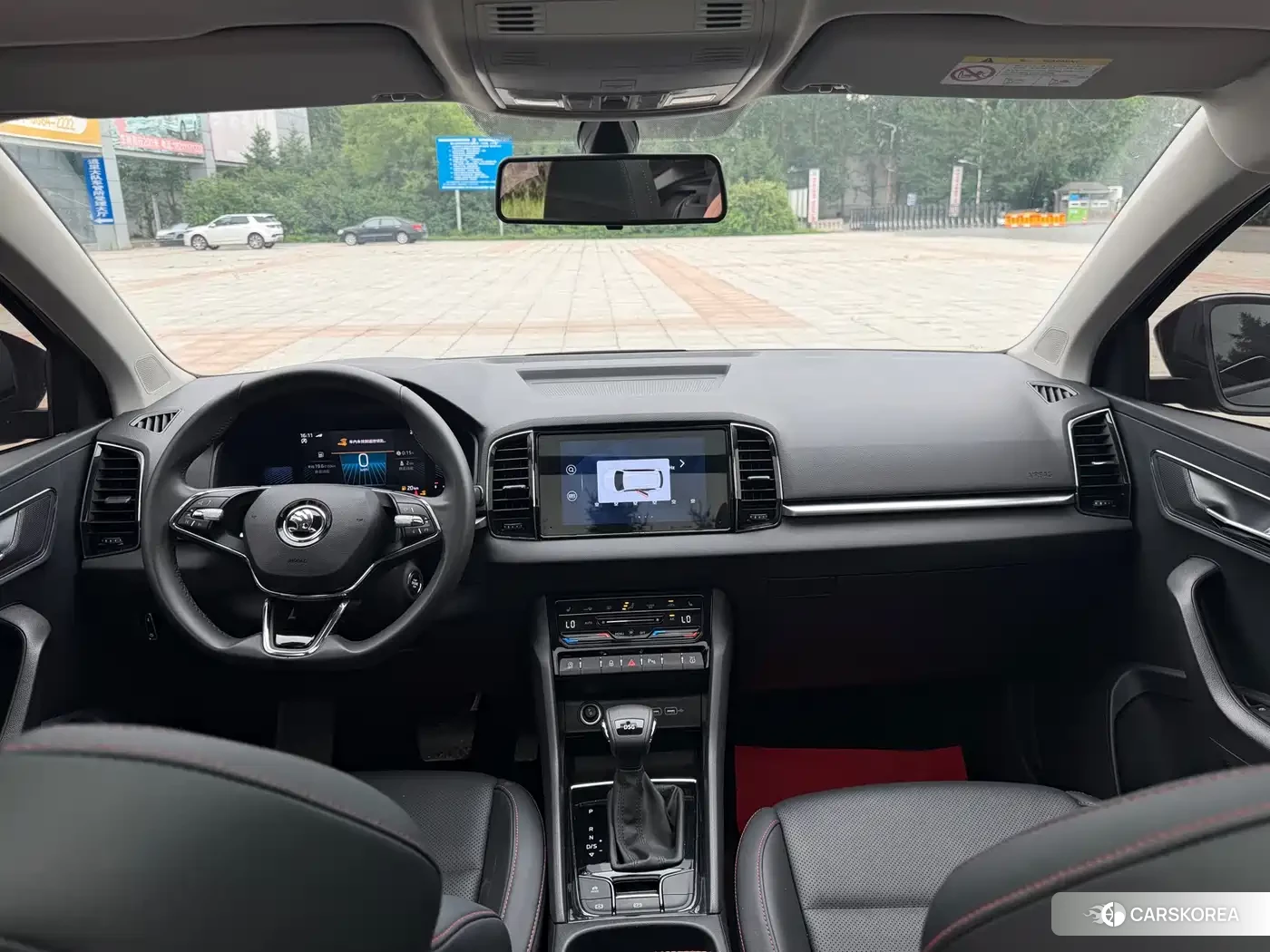 Skoda Karoq 2023 Черный из Китая