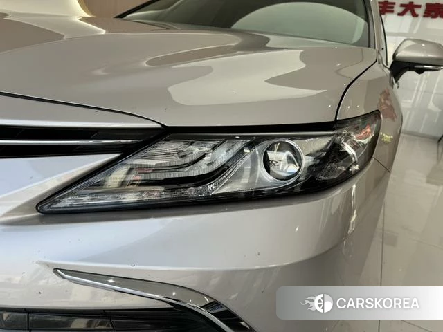 Toyota Camry 2021 Серебристо-серый из Китая
