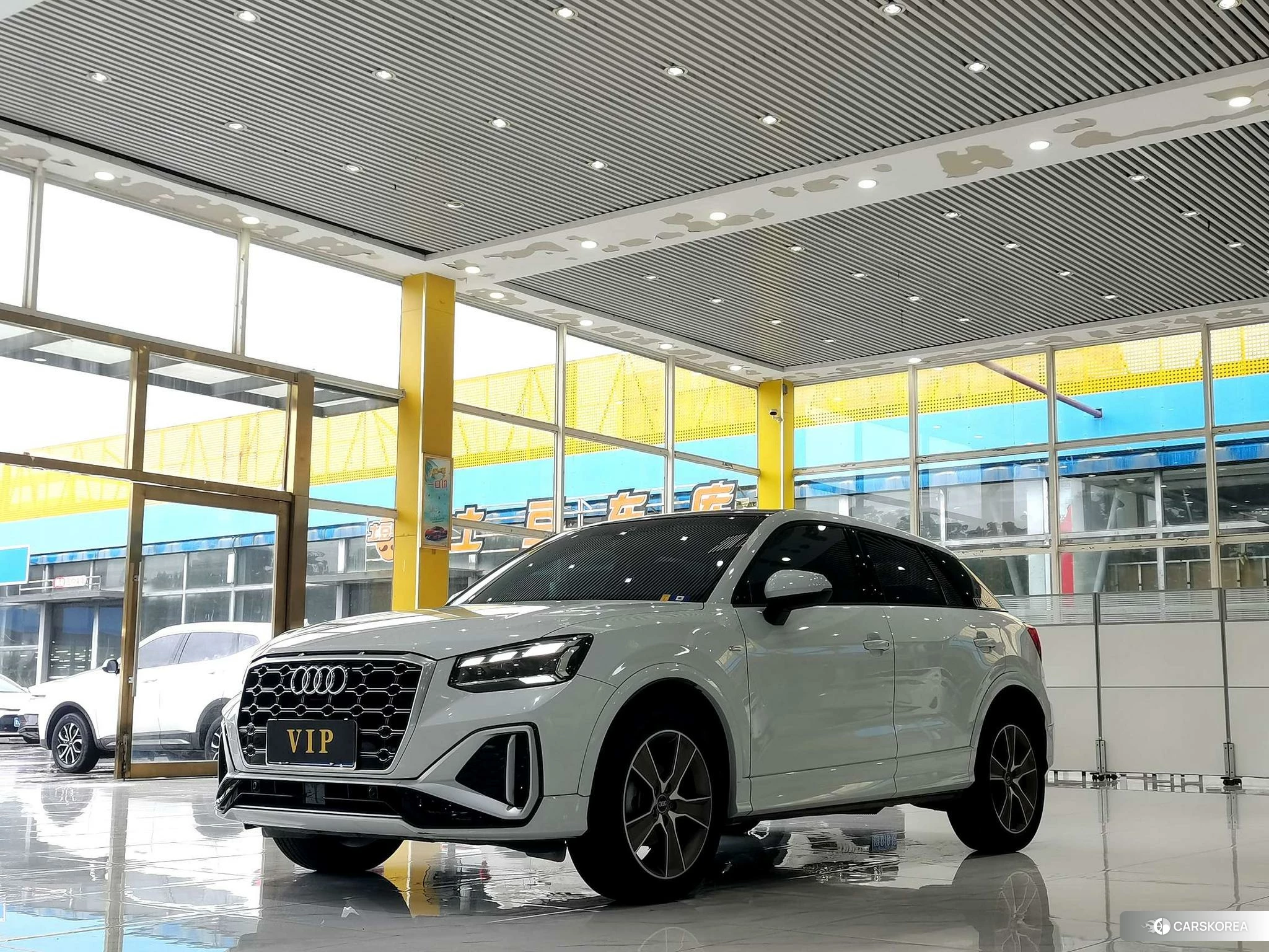 Audi Q2L 2021 Белый из Китая